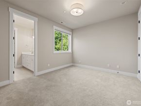 222 106th Avenue SE, Bellevue WA 98004