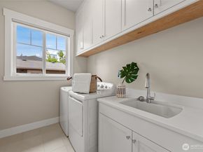 222 106th Avenue SE, Bellevue WA 98004