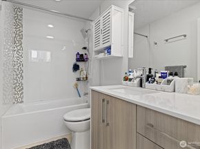 1428 24TH Avenue B, Seattle WA 98122