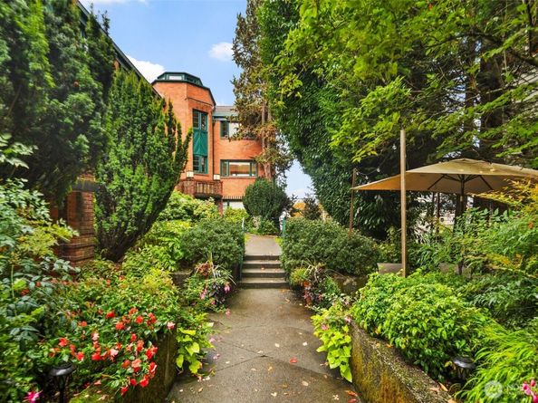 2717 Franklin Avenue E 102, Seattle WA 98102
