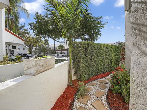 11541 Terra Bella Blvd 25, Plantation FL 33325