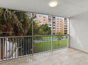 319 NE 14th Ave 201, Hallandale Beach FL 33009