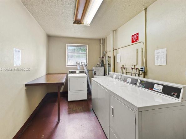 319 NE 14th Ave 201, Hallandale Beach FL 33009