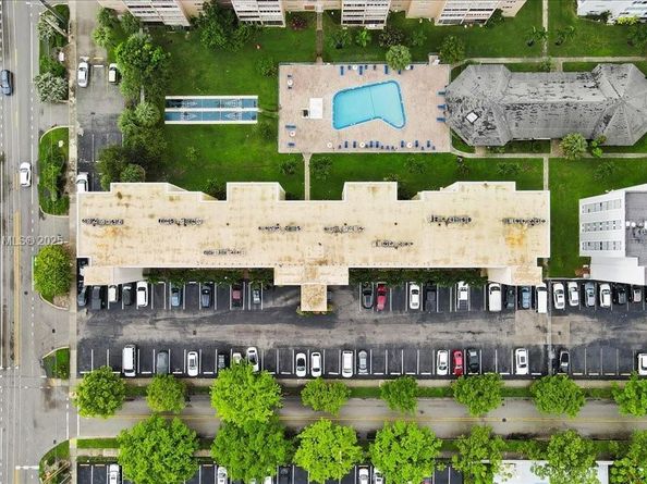 319 NE 14th Ave 201, Hallandale Beach FL 33009