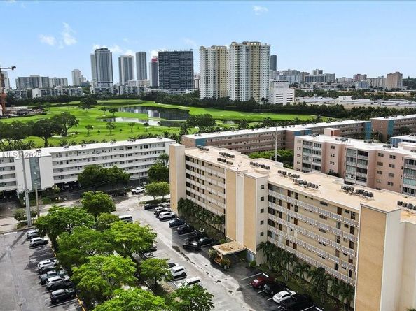 319 NE 14th Ave 201, Hallandale Beach FL 33009