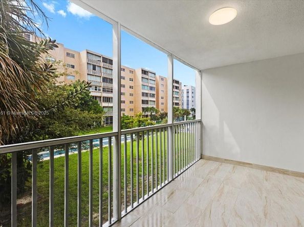 319 NE 14th Ave 201, Hallandale Beach FL 33009