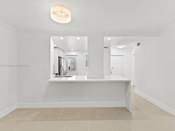 319 NE 14th Ave 201, Hallandale Beach FL 33009