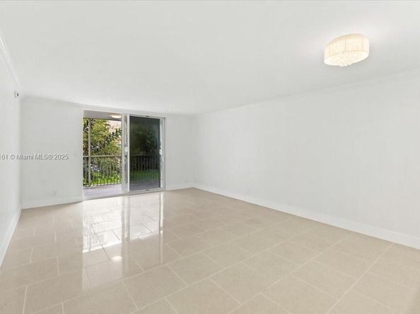 319 NE 14th Ave 201, Hallandale Beach FL 33009