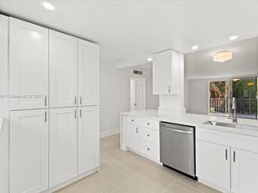 319 NE 14th Ave 201, Hallandale Beach FL 33009