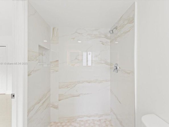 319 NE 14th Ave 201, Hallandale Beach FL 33009