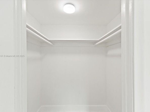 319 NE 14th Ave 201, Hallandale Beach FL 33009