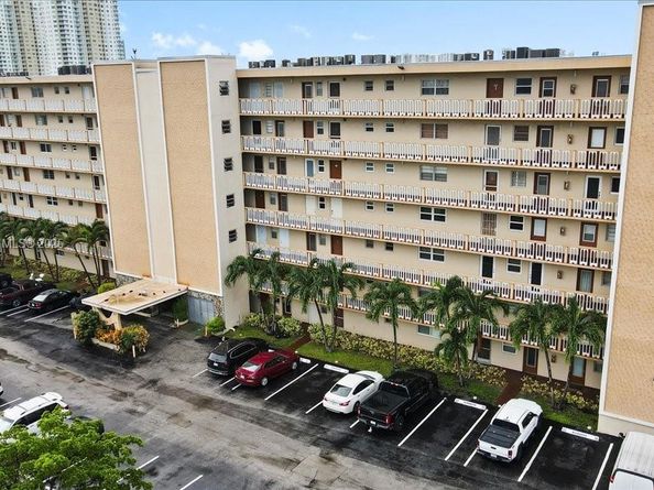 319 NE 14th Ave 201, Hallandale Beach FL 33009