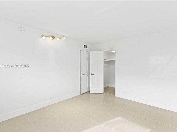 319 NE 14th Ave 201, Hallandale Beach FL 33009