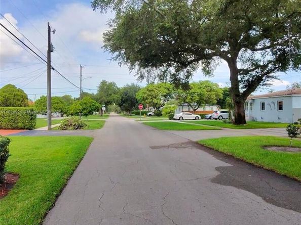 296 Navajo St, Miami Springs FL 33166