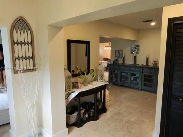 296 Navajo St, Miami Springs FL 33166
