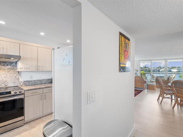 511 Bayshore Dr 304, Fort Lauderdale FL 33304