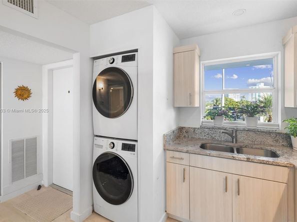 511 Bayshore Dr 304, Fort Lauderdale FL 33304