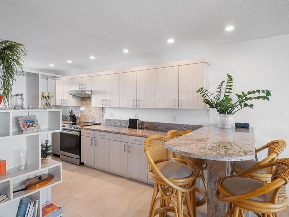 511 Bayshore Dr 304, Fort Lauderdale FL 33304