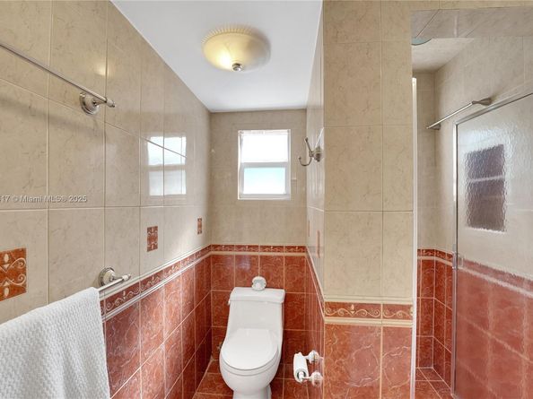 1260 NE 135th St, North Miami FL 33161