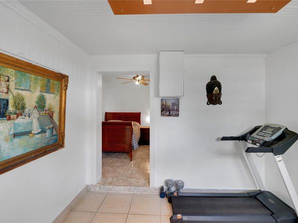 1260 NE 135th St, North Miami FL 33161