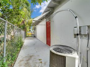 1260 NE 135th St, North Miami FL 33161
