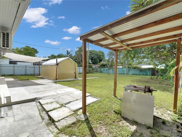 1260 NE 135th St, North Miami FL 33161