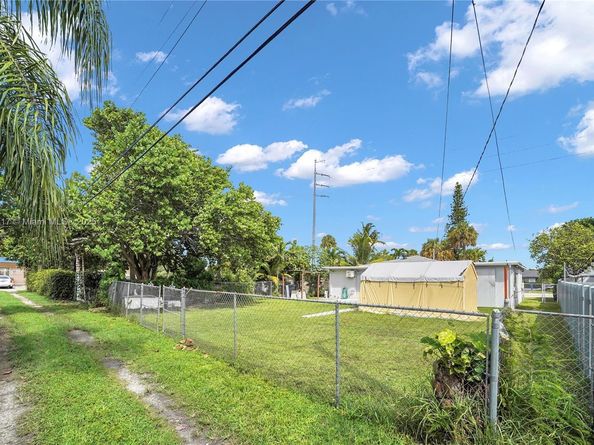 1260 NE 135th St, North Miami FL 33161