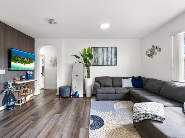 230 SE 29th Ave 21, Homestead FL 33033