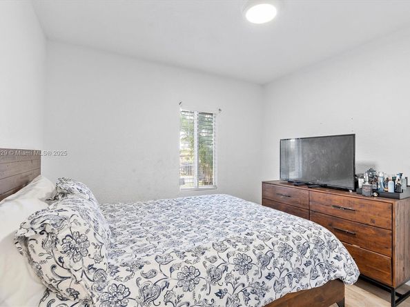 1470 NW 73rd St, Miami FL 33147