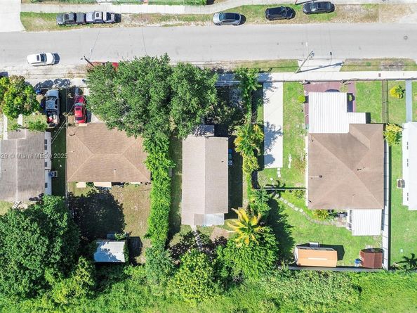 1470 NW 73rd St, Miami FL 33147