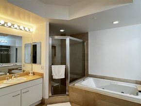 21150 Point Pl 1202, Aventura FL 33180