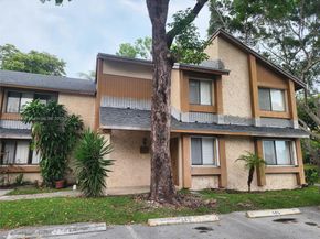52 Wimbledon Lake Dr 200, Plantation FL 33324