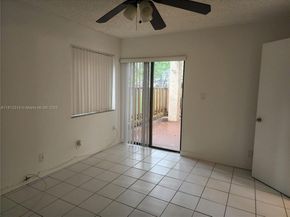 52 Wimbledon Lake Dr 200, Plantation FL 33324