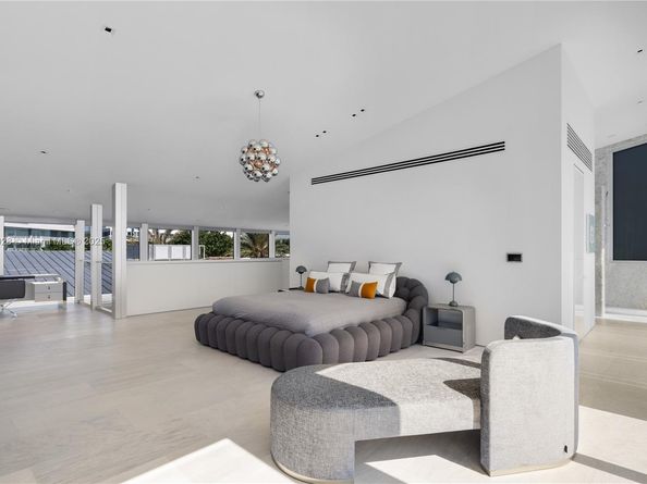 7815 Atlantic Way, Miami Beach FL 33141