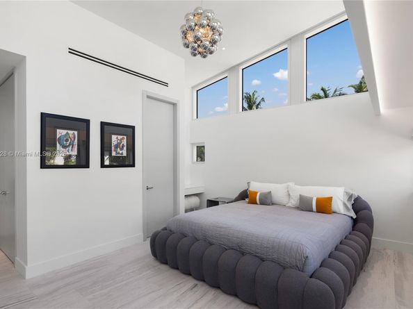 7815 Atlantic Way, Miami Beach FL 33141