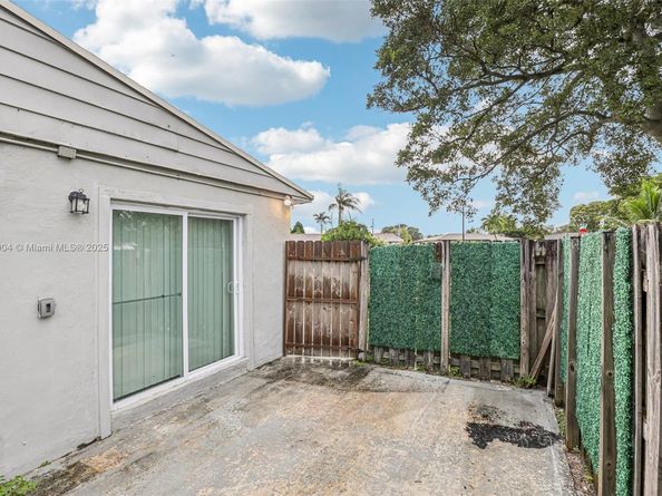 6546 SW 21st St, Miramar FL 33023
