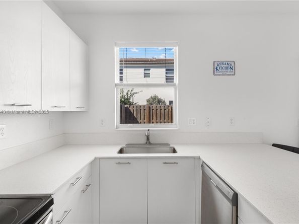 12150 NW 23rd Ct, Miami FL 33167