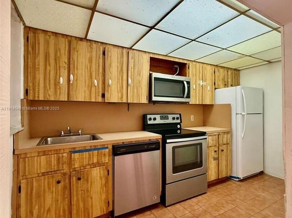 3000 NW 5th St, Miami FL 33125