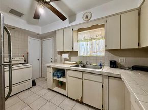 3000 NW 5th St, Miami FL 33125