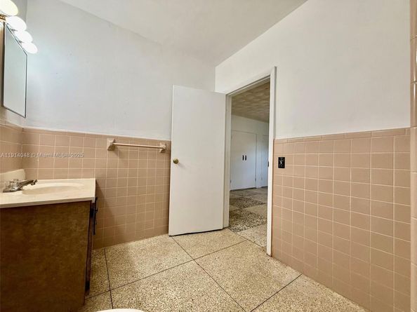 3000 NW 5th St, Miami FL 33125