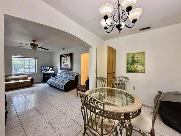 3000 NW 5th St, Miami FL 33125