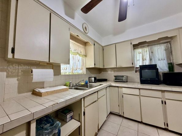 3000 NW 5th St, Miami FL 33125