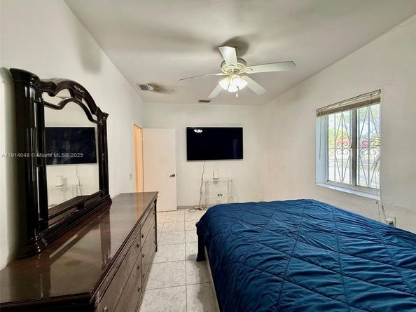 3000 NW 5th St, Miami FL 33125