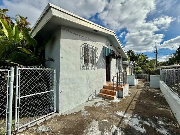 3000 NW 5th St, Miami FL 33125