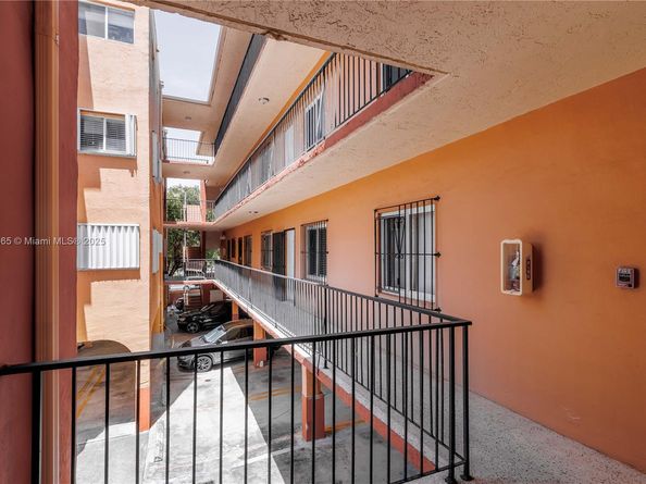 2921 SW 10th St 23, Miami FL 33135