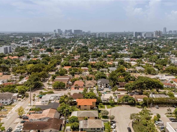 2921 SW 10th St 23, Miami FL 33135