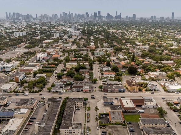 2921 SW 10th St 23, Miami FL 33135