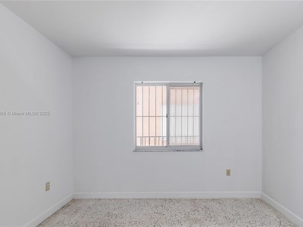2921 SW 10th St 23, Miami FL 33135
