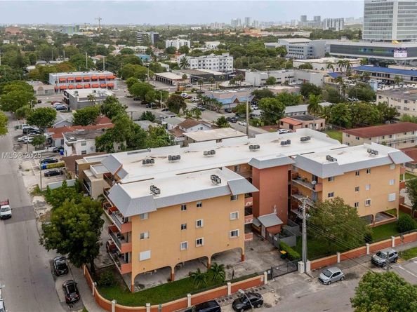 2921 SW 10th St 23, Miami FL 33135