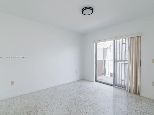 2921 SW 10th St 23, Miami FL 33135